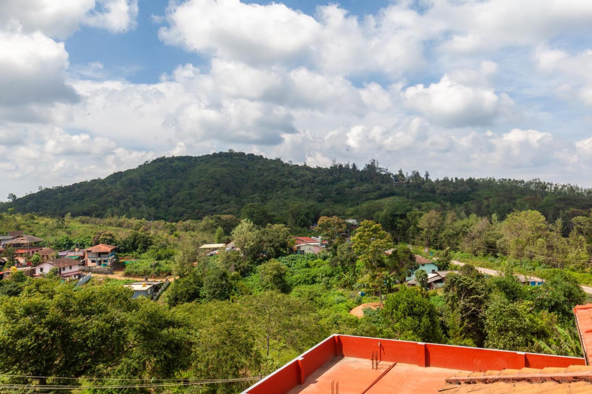 Treebo Vrindavan, 3 Km From Madikeri Fort Екстер'єр фото